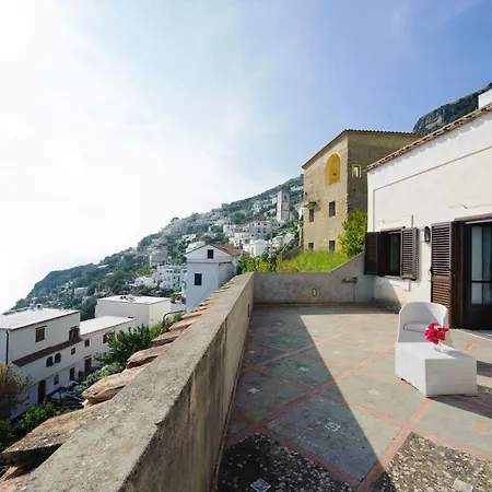 Pasitea 5br -pool Apartment
