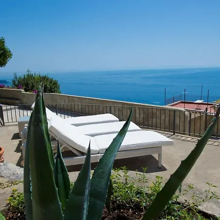 Pasitea 5br -pool Apartment