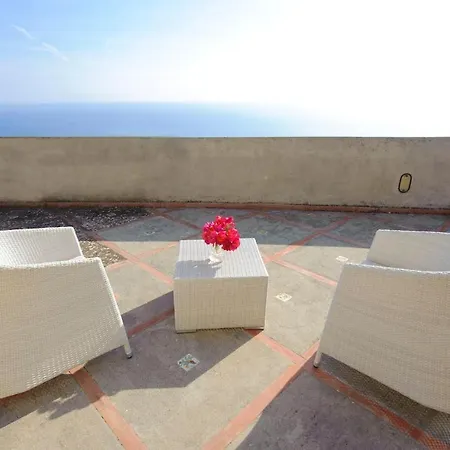 Pasitea 5br -pool Apartment